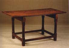 CADEIRA DE CAMPANHA (ARTESANATO POPULAR &ndash; S&Eacute;C. XVIII &ndash; ORIGEM: BRASIL ) E MESA DE REFEI&Ccedil;&Otilde;ES (ARTESANATO POPULAR &ndash; S&Eacute;C. XVII &ndash; ORIGEM: DESCONHECIDA)