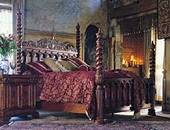 FIGURA 313 -	DORMIT&Oacute;RIOS E DETALHE DA CABECEIRA DA CAMA, DA BROYHILL FURNITURE INDUSTRIES INC. (EUA, 2004)