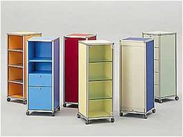 FIGURA 354 -	ESTANTES COM ROD&Iacute;ZIOS PARA ESCRIT&Oacute;RIO, DA ALUOFFICE (ALEMANHA, 2004)