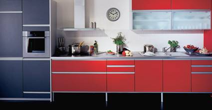 FIGURA 355 -	M&Oacute;VEIS DE COZINHA DA SCHMIDT E OP&Ccedil;&Otilde;ES DE CORES DAS FACHADAS (FRAN&Ccedil;A, 2004)