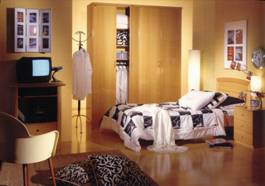 FIGURA 356 -	DORMIT&Oacute;RIOS DA LINHA VERONA DA RUDNICK, COM ACABAMENTO NAS CORES MOGNO E MARFIM BRILHANTES (BRASIL, 2000)