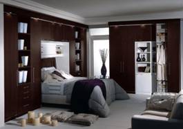 FIGURA 358 -	DORMIT&Oacute;RIOS PROJETADOS DA RUDNICK, COM ACABAMENTO NAS CORES TABACO E MARFIM FOSCOS (BRASIL, 2003)